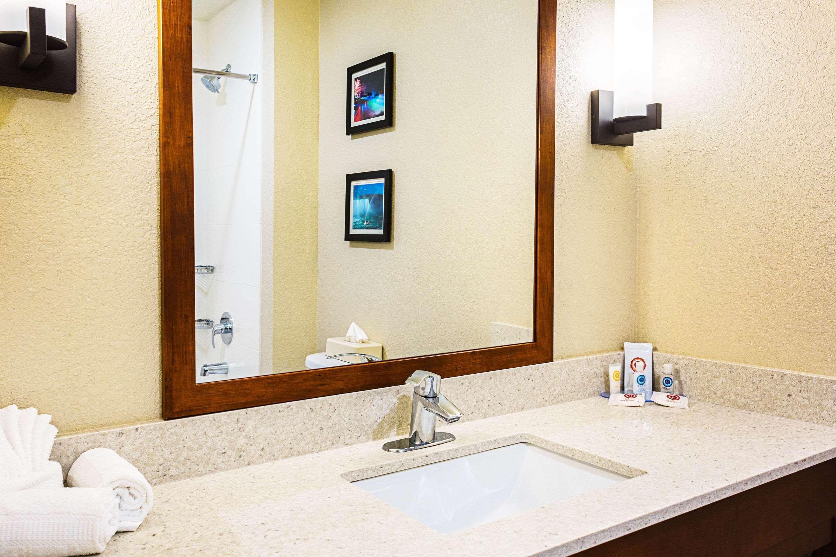 Comfort Inn & Suites Niagara Falls Blvd Usa Exterior photo