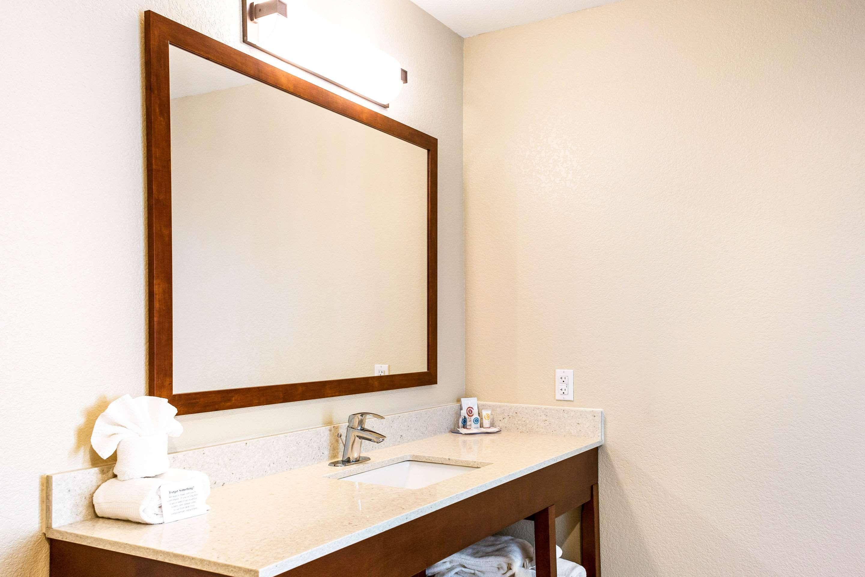 Comfort Inn & Suites Niagara Falls Blvd Usa Exterior photo