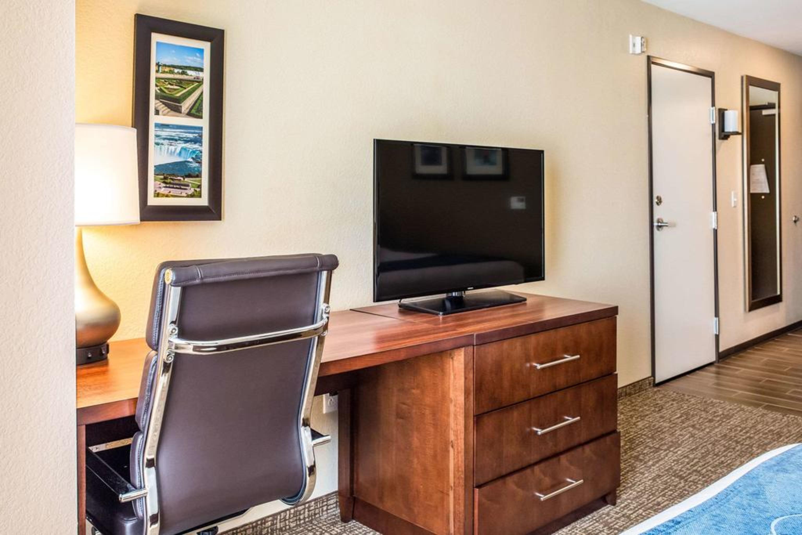 Comfort Inn & Suites Niagara Falls Blvd Usa Exterior photo